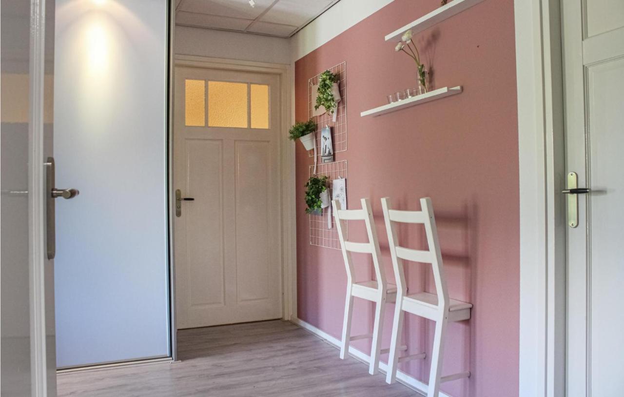 Gorgeous Home In Scharendijke With Kitchen Bagian luar foto